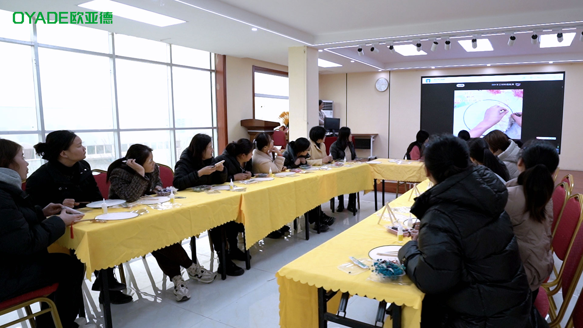 素手拈花，制扇至美 | 歐亞德3.8婦女節(jié)團扇DIY活動圓滿舉行！(圖2)